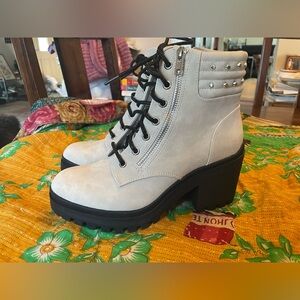 NoBo No boundaries cream off white combat faux leather boots 7 NEW